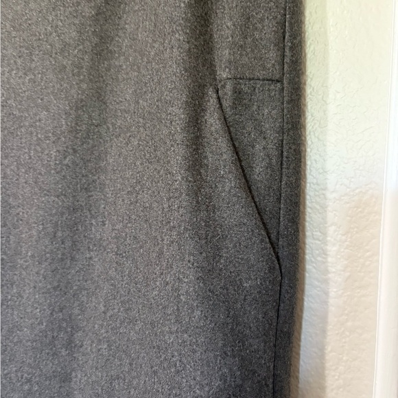 Agnona Gray Sheath Dress. Cap Sleeves, Side Pockets, Back Zip. Timeless Elegance - Picture 8 of 15